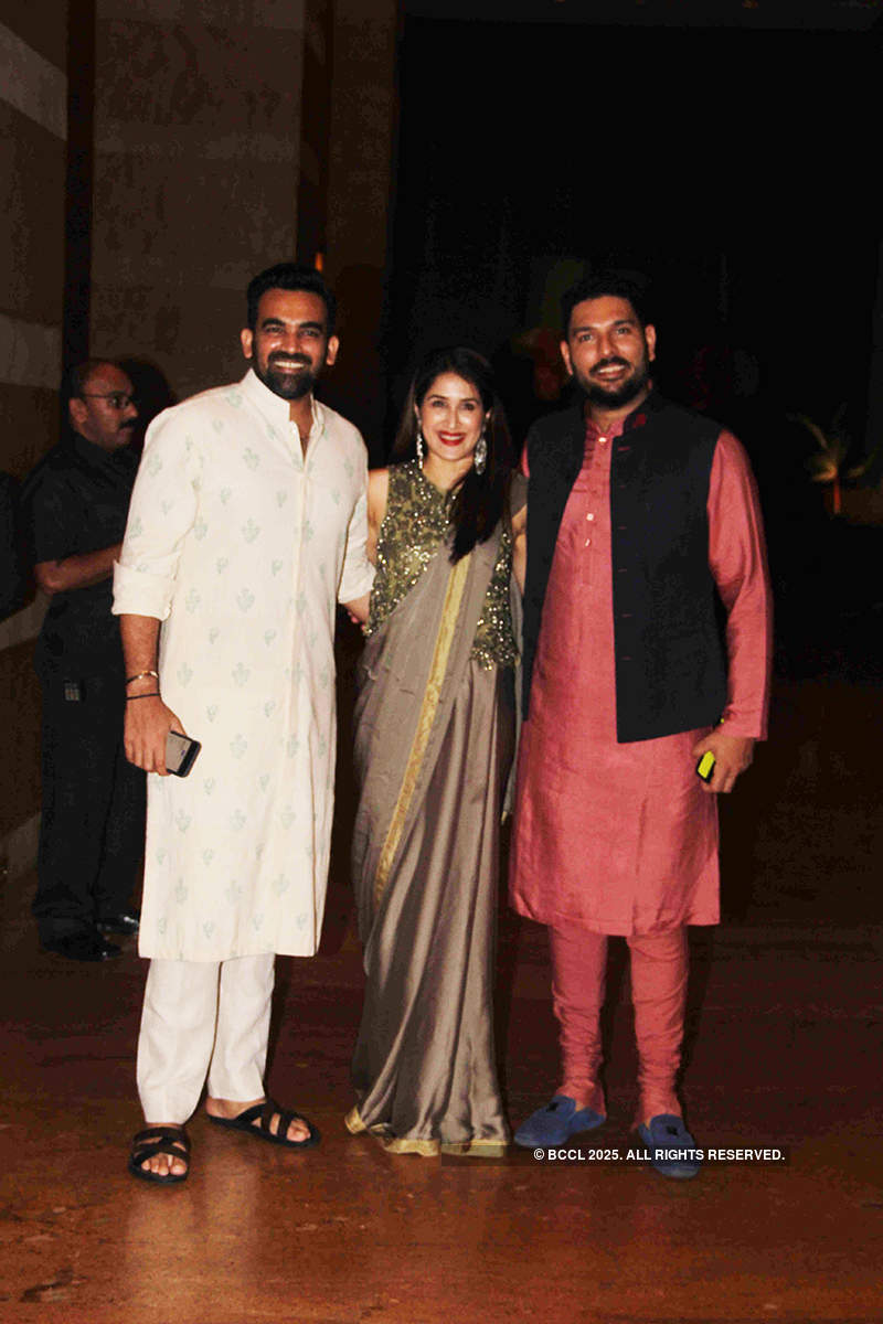 Dhoni & his family steals the limelight at Praful Patel's daughter Poorna's sangeet, see pics