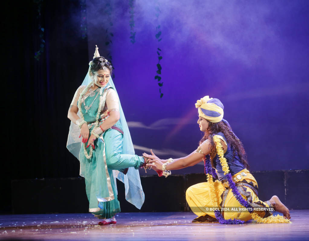Ami Chitrangada: A play
