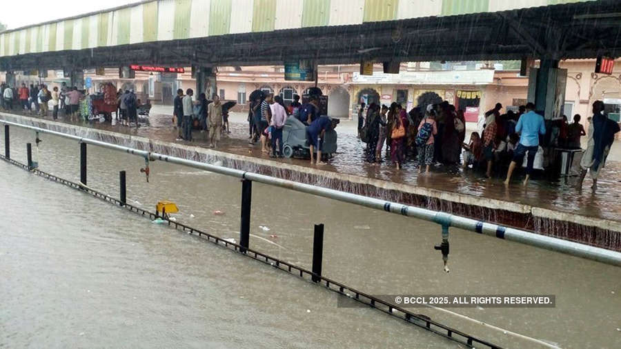 Heavy rain lashes Bikaner, Jaipur