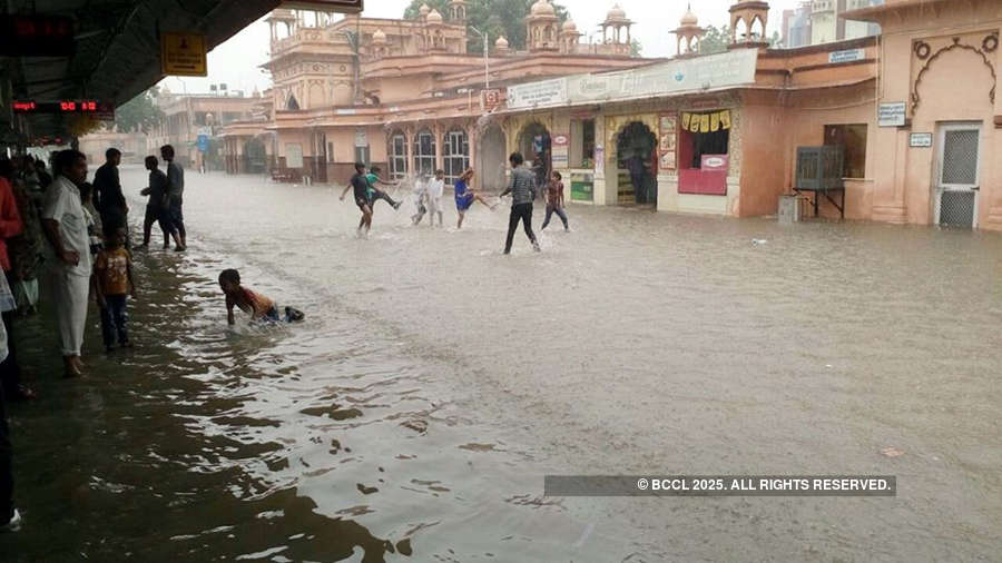 Heavy rain lashes Bikaner, Jaipur