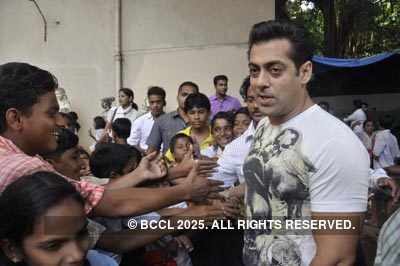 Salman promotes 'Dabangg'