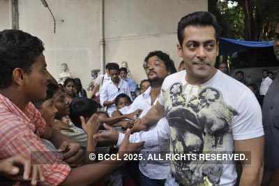 Salman promotes 'Dabangg'