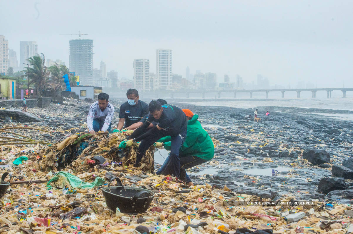 1500 volunteers participate in 24-hour clean-up drive at Worli Fort