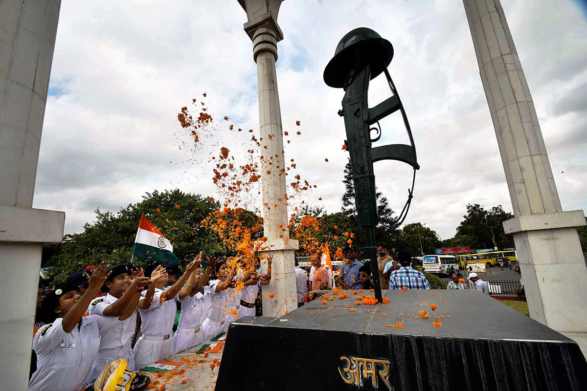 India celebrates 19th anniversary of Kargil Vijay Diwas
