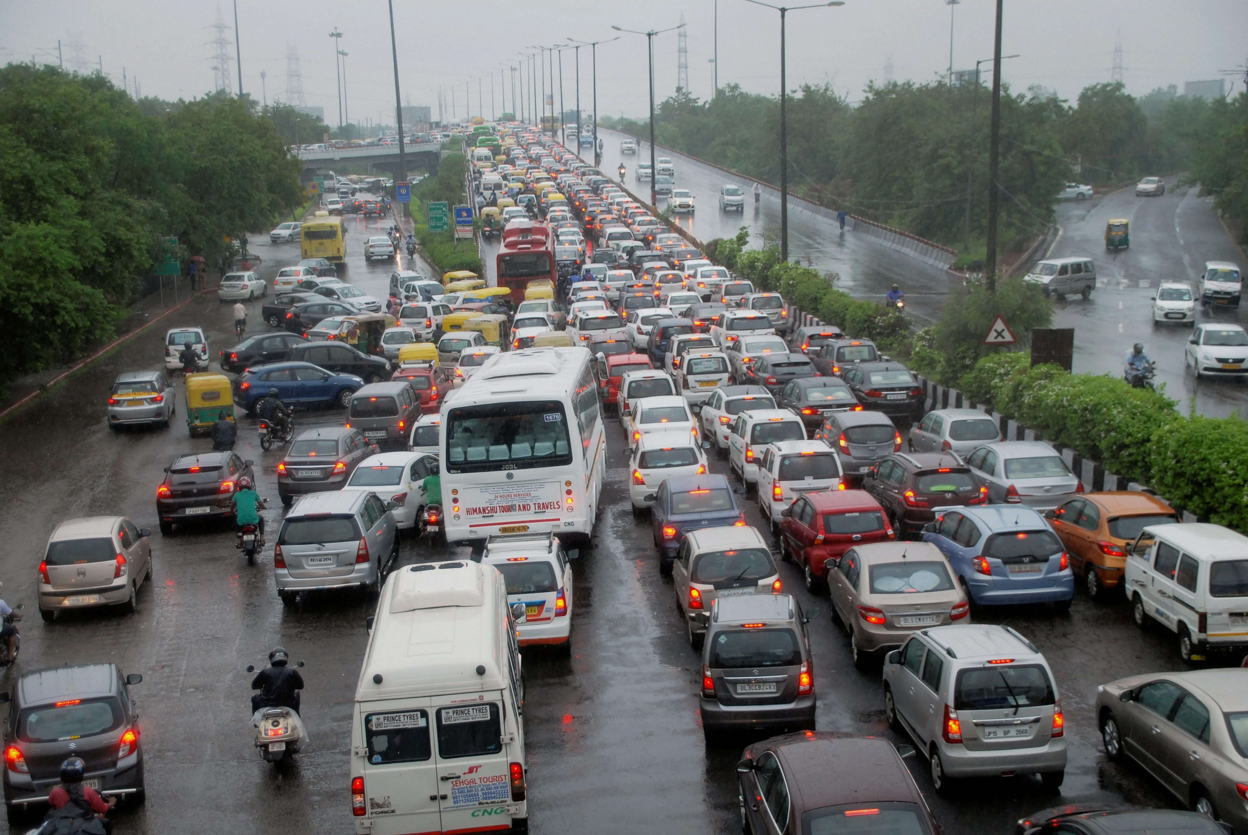 Monsoon rains disrupt normal life in Delhi-NCR, traffic jams due to water-logging