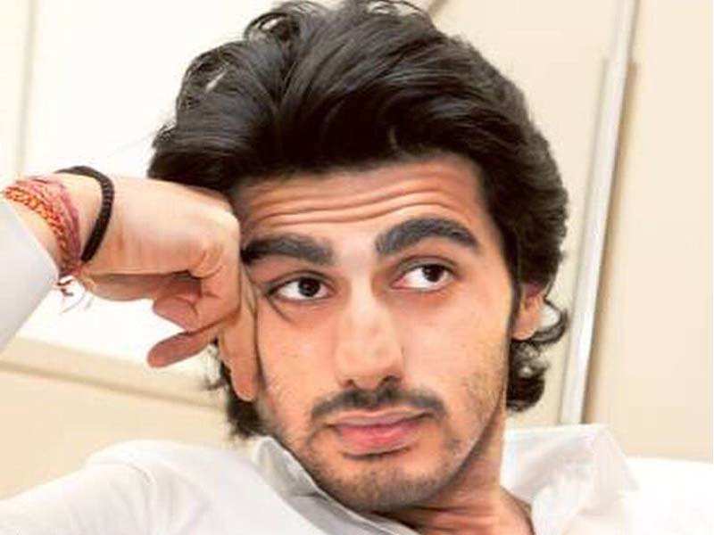 Arjun Kapoor shares a throwback picture which reminds us of the look from  his film 'Aurangzeb'