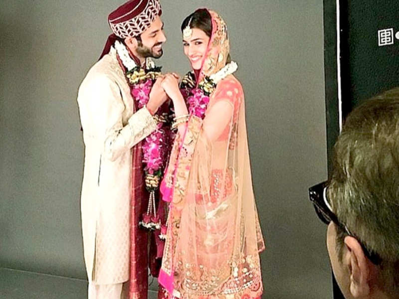 Kartik Aaryan and Kriti Sanon's look test picture for 