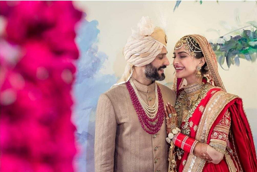 It was all about old-school romance for Sonam Kapoor Ahuja and Anand ...