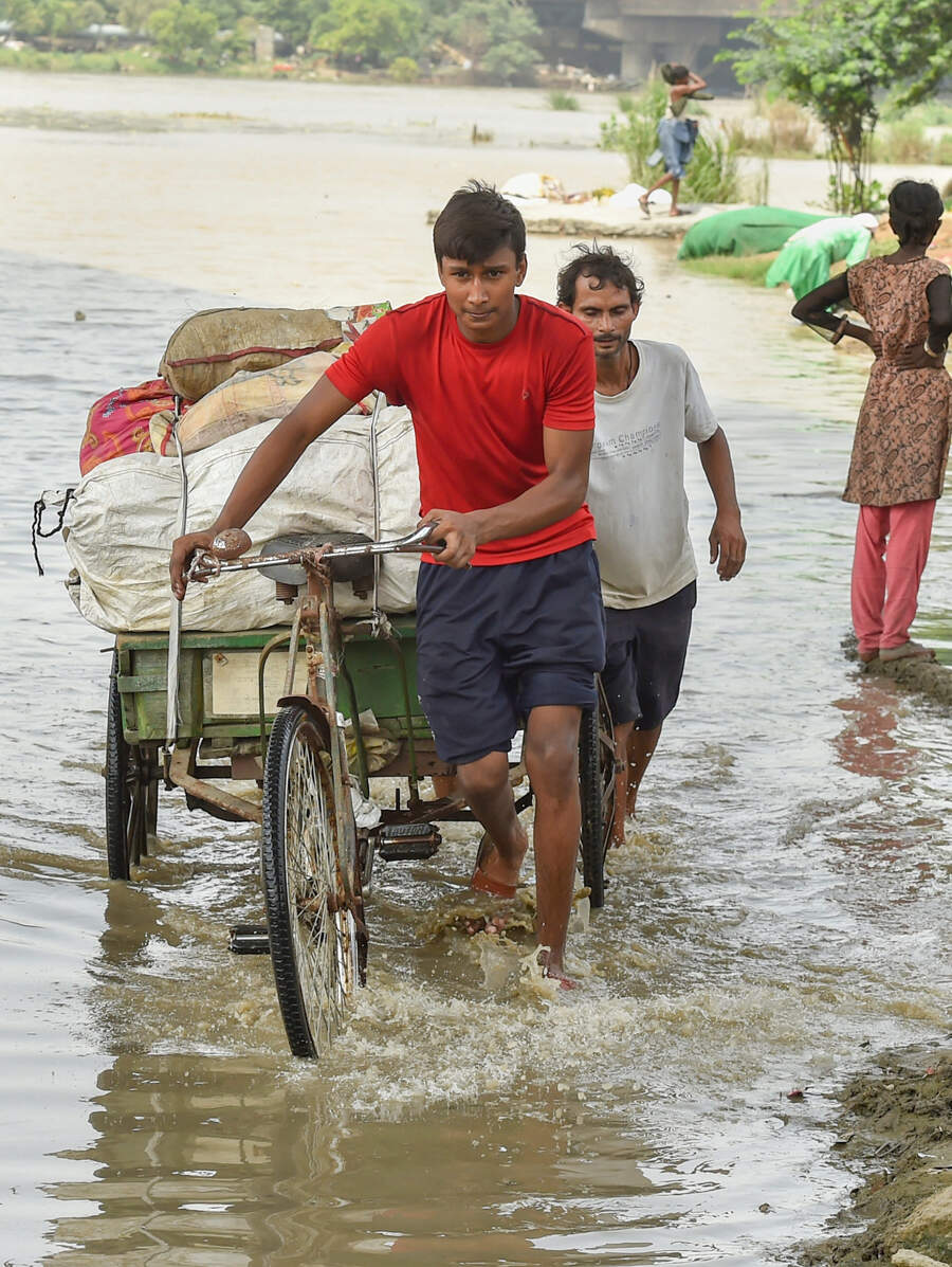 Evacuation on as Yamuna crosses danger mark in Delhi