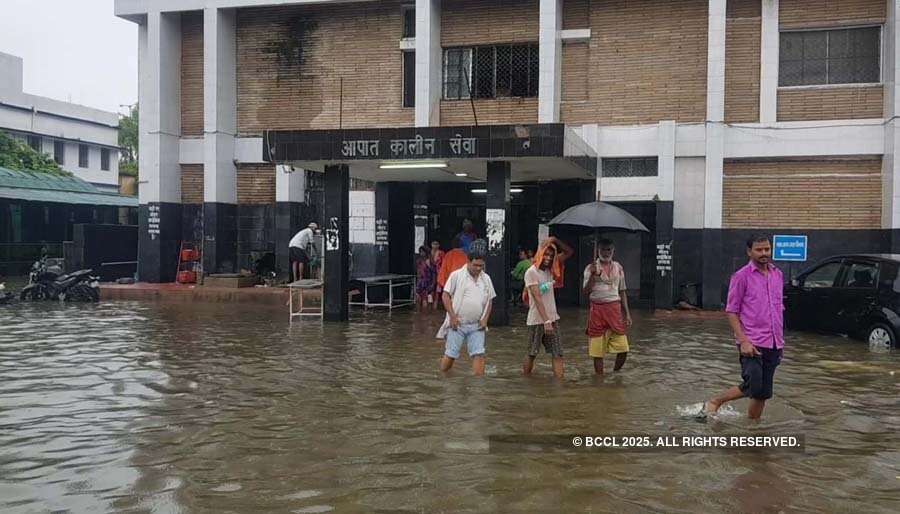 Fish swim in waterlogged ICU of Patna's Nalanda hospital