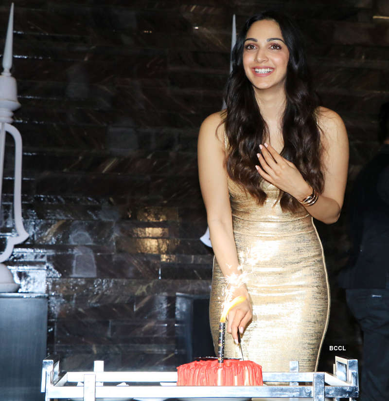 Kiara Advani rings in her 26th birthday with close friends, see inside pictures