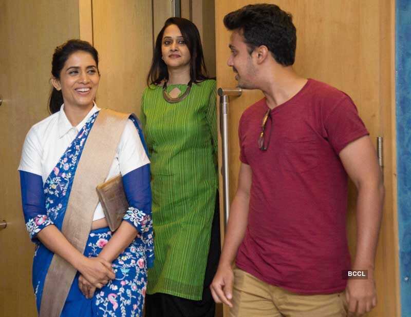 Sonali Kulkarni, Mrinal Kulkarni, Virajas Kulkarni