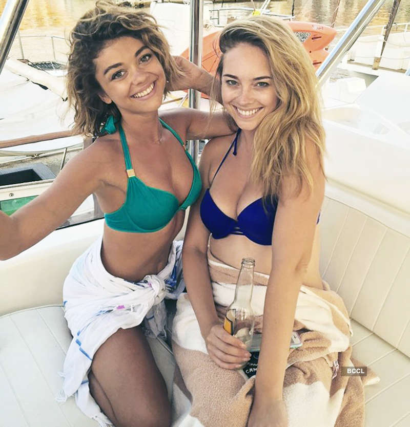 Sarah Hyland is teasing the cyberspace with her stunning bikini pictures.