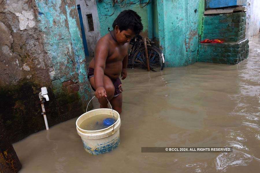 Rising Yamuna leaves thousands homeless