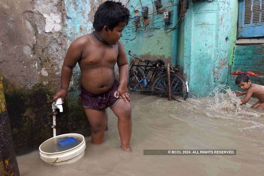 Rising Yamuna leaves thousands homeless