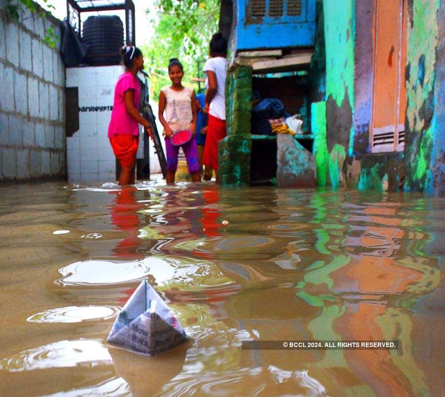 Rising Yamuna leaves thousands homeless