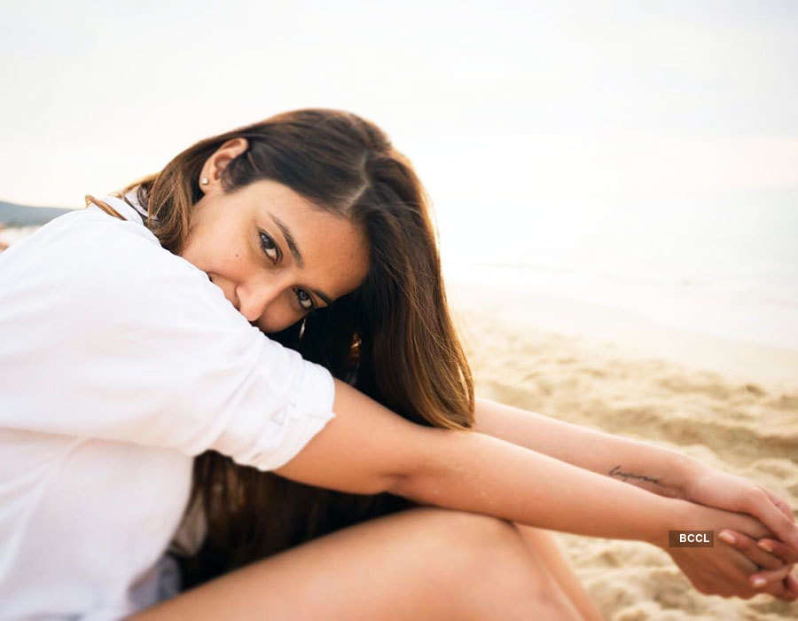 Bikini-clad Ileana D'Cruz beats the heat in style, see pictures