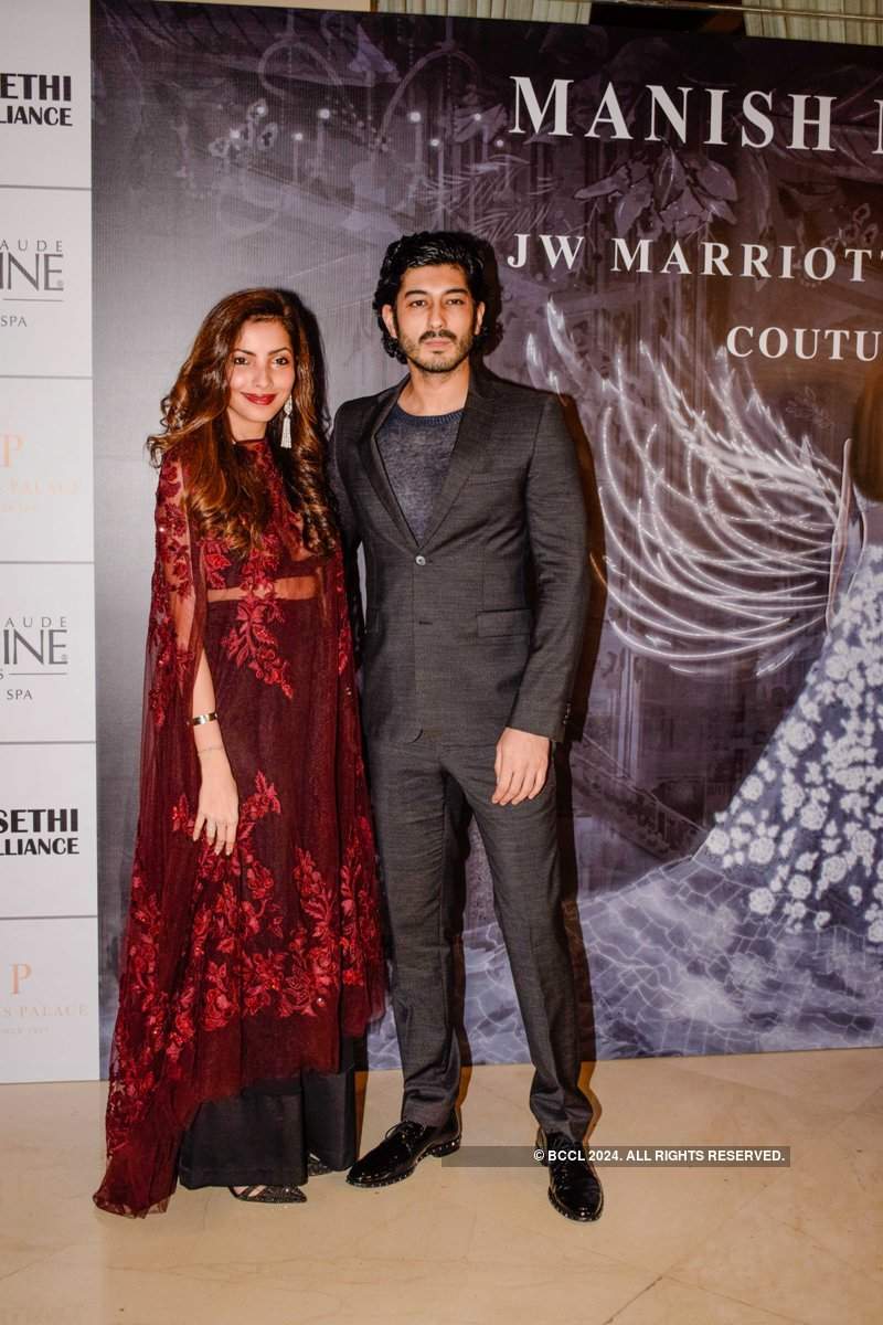 Star kids Janhvi, Khushi and Sara shine at Manish Malhotra's couture show