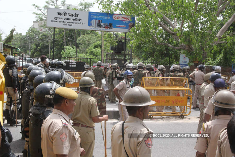 Rajasthan police lathicharge NSUI protesters in Jaipur