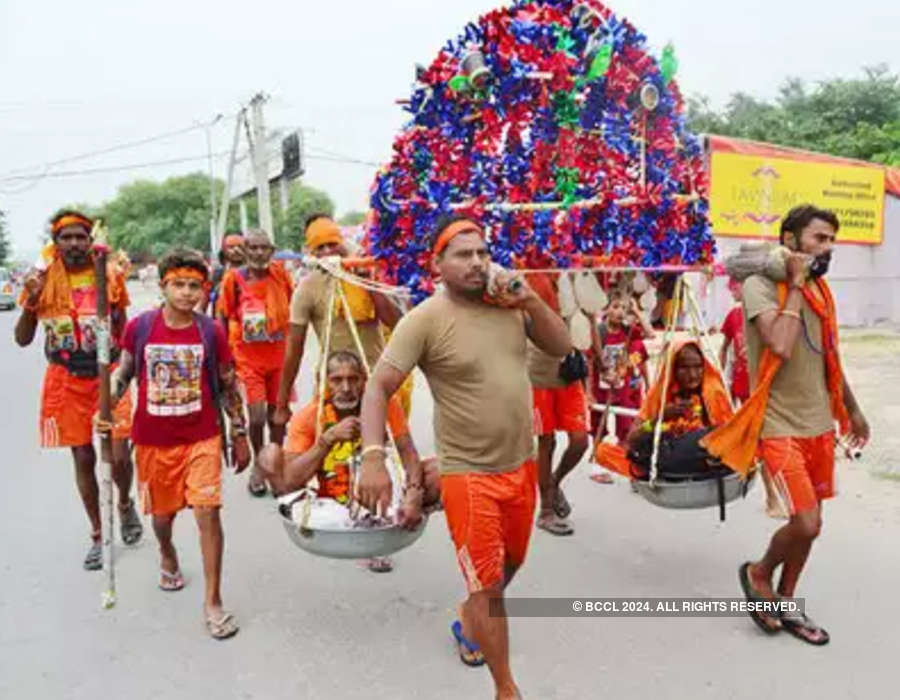 Kanwar Yatra: Four sons carry their parents on shoulder