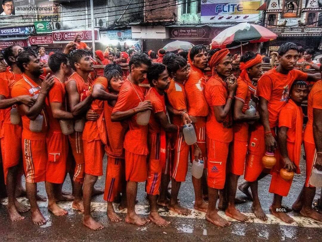 Kanwar Yatra: Four sons carry their parents on shoulder