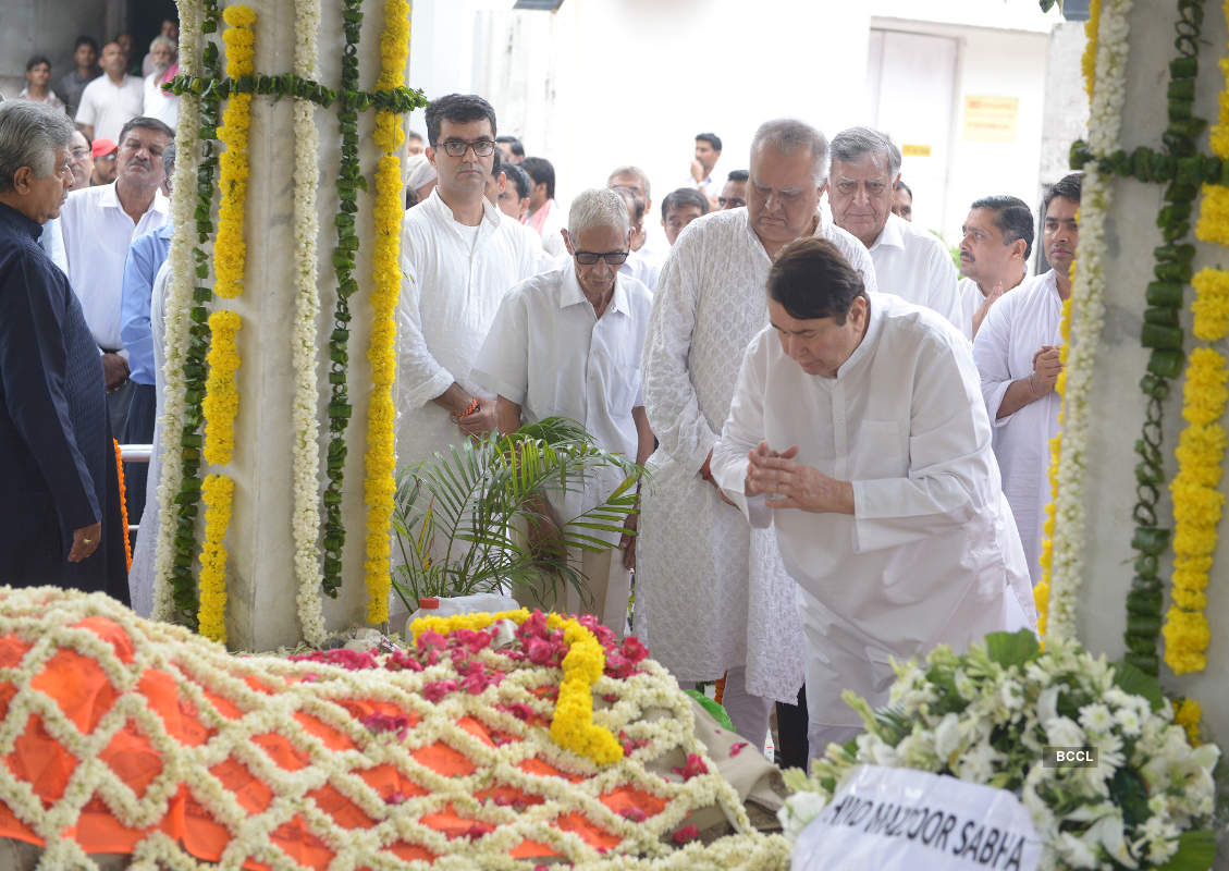 Abhishek Bachchan, Aishwarya Rai and others pay last respects to Shweta Nanda's father-in-law Rajan Nanda