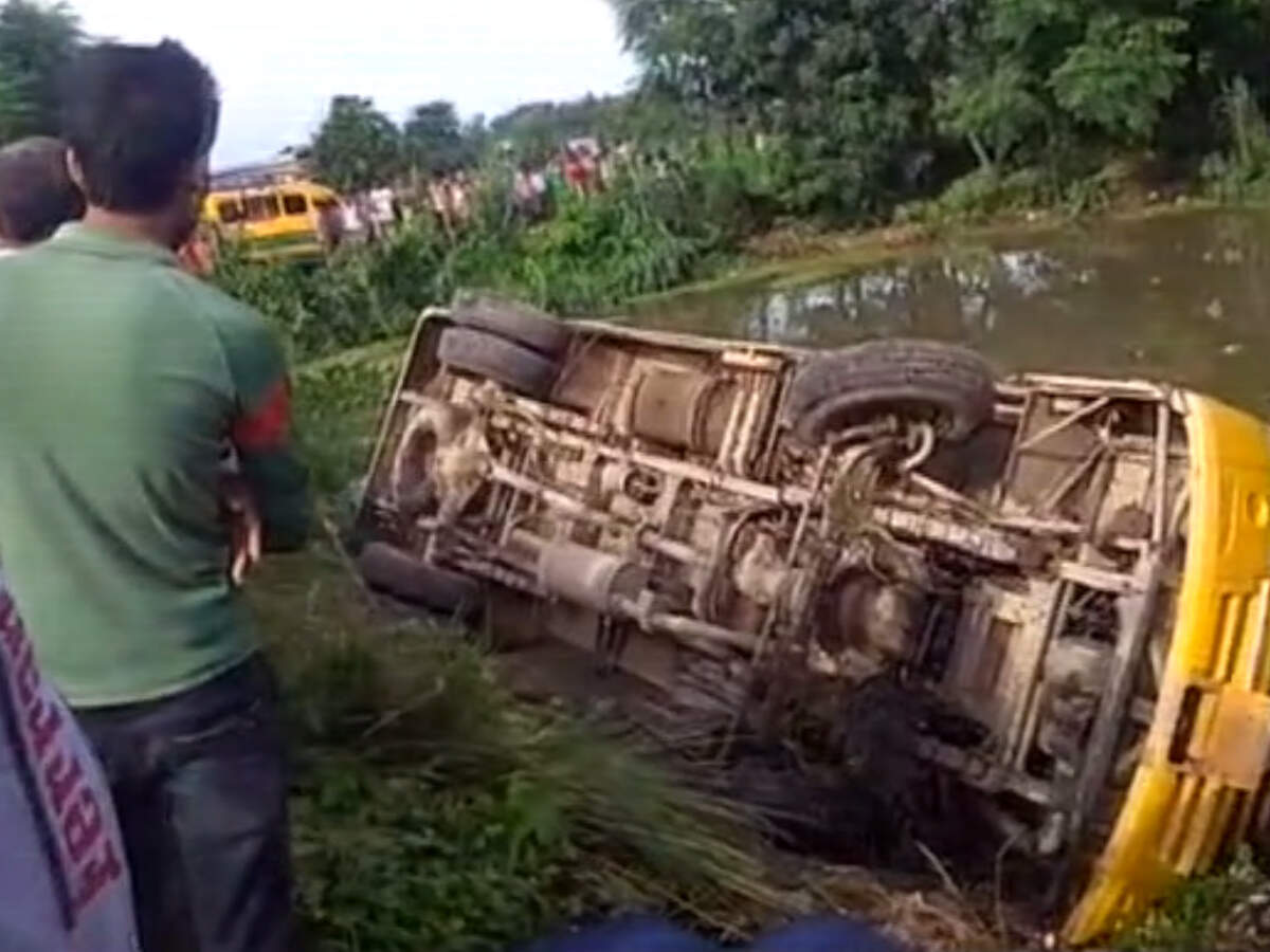 Over 20 children injured after school bus falls into pond in UP