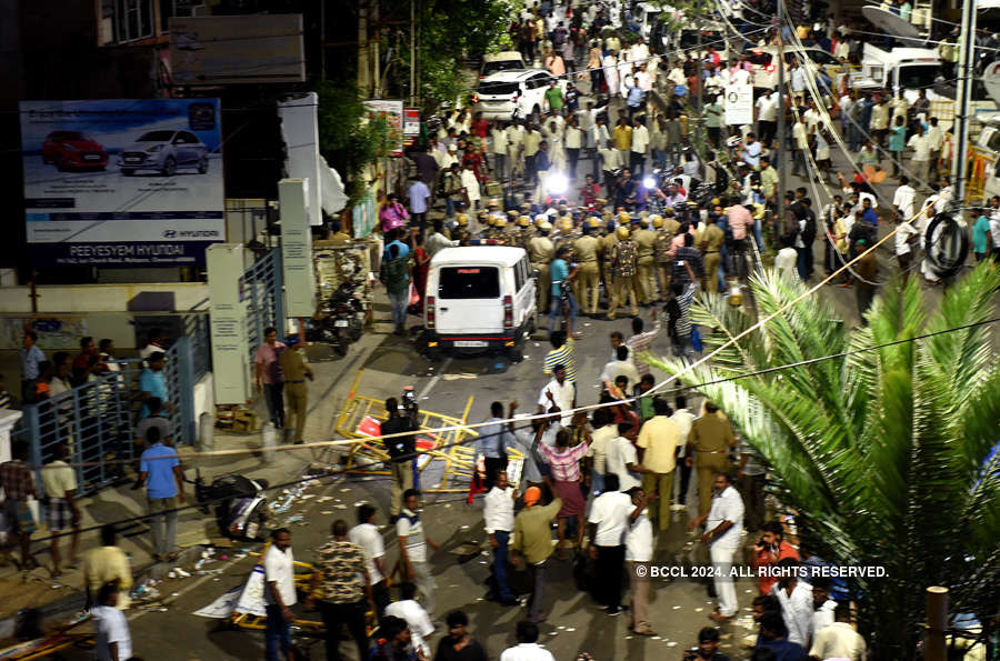 Karunanidhi death: Two killed, 30 injured in stampede
