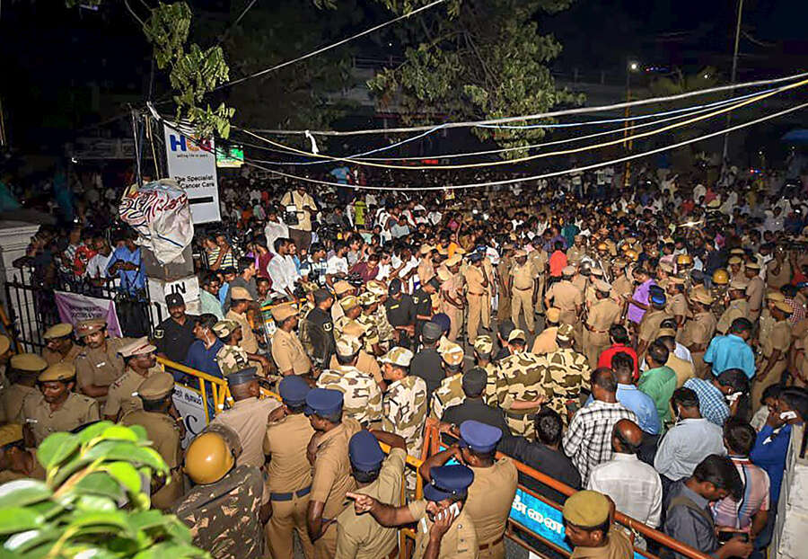 Karunanidhi death: Two killed, 30 injured in stampede 