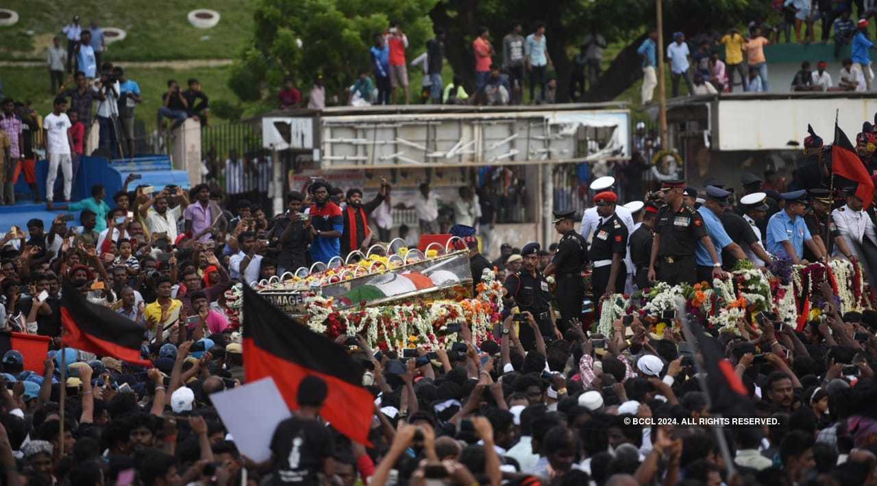 M Karunanidhi's funeral procession draws throngs of followers