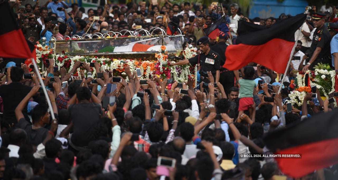 M Karunanidhi's funeral procession draws throngs of followers