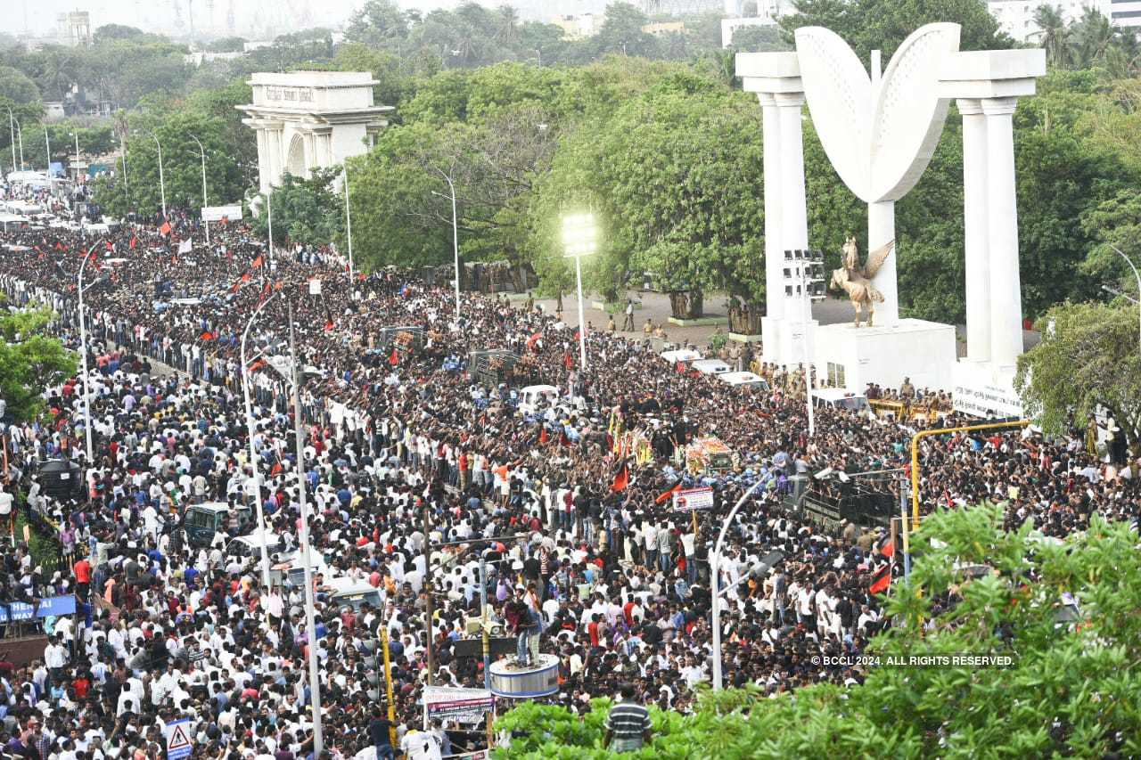 M Karunanidhi's funeral procession draws throngs of followers