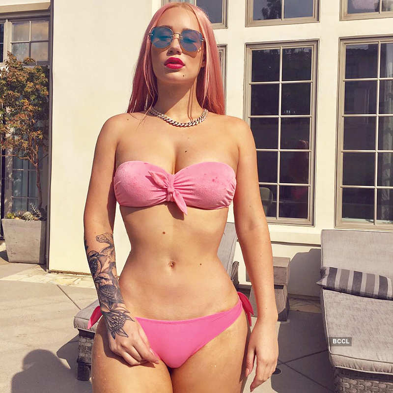 Australian rapper Iggy Azalea is teasing the cyberspace with her bold pictures