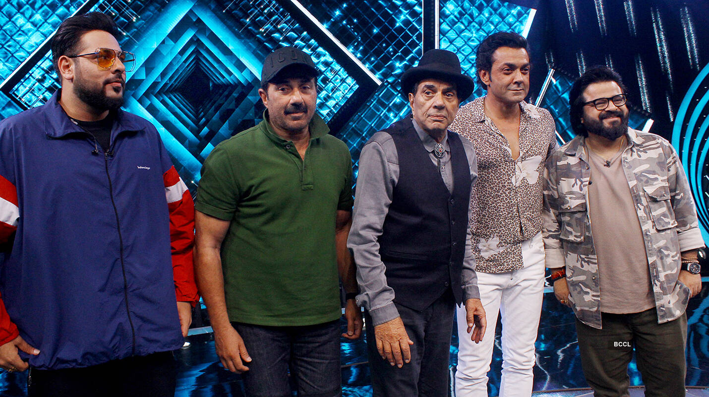 Sunny Deol, Dharmendra and Bobby Deol pose with Badshah and Pritam
