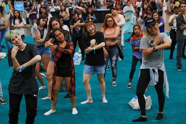 Thousands of fans celebrate Korean pop culture in Los Angeles