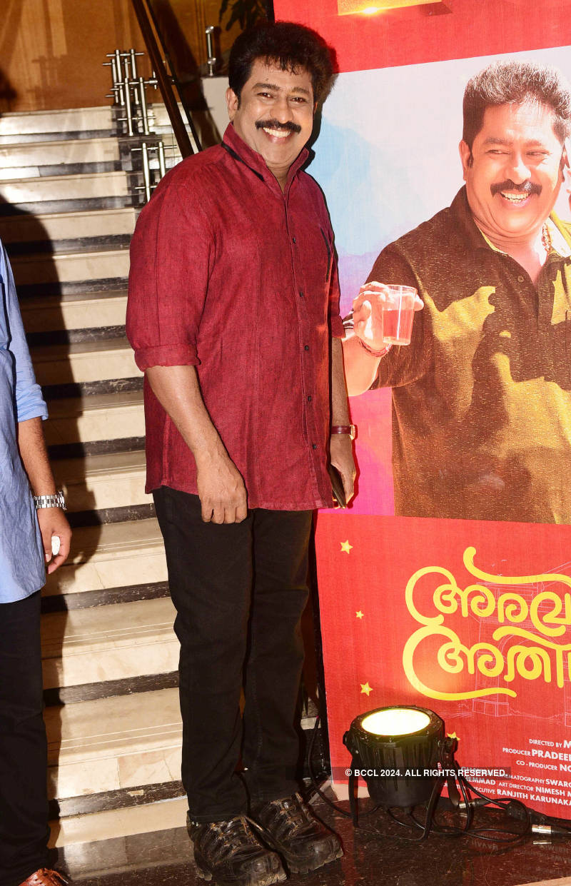 Vineeth Sreenivasan and team celebrate Aravindante Adhithikal's 101 days of the film