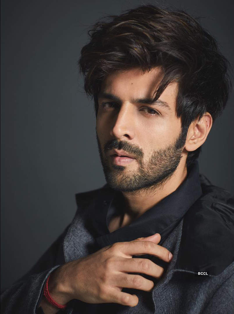 Kartik Aaryan celebrates Independence Day in his school with thousands of students