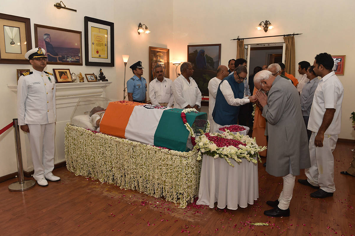 Politicians across party lines pay tribute to Atal Bihari Vajpayee