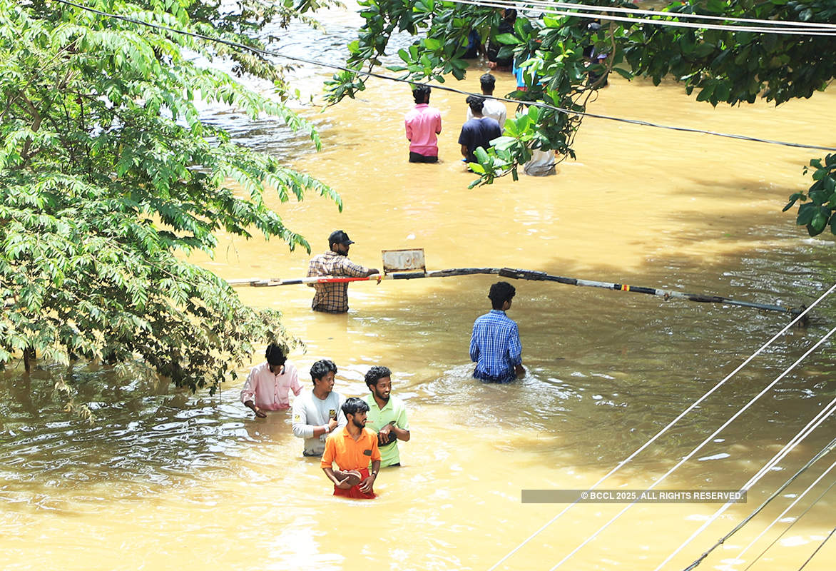 Kerala flood situation worsens, death toll reaches 324