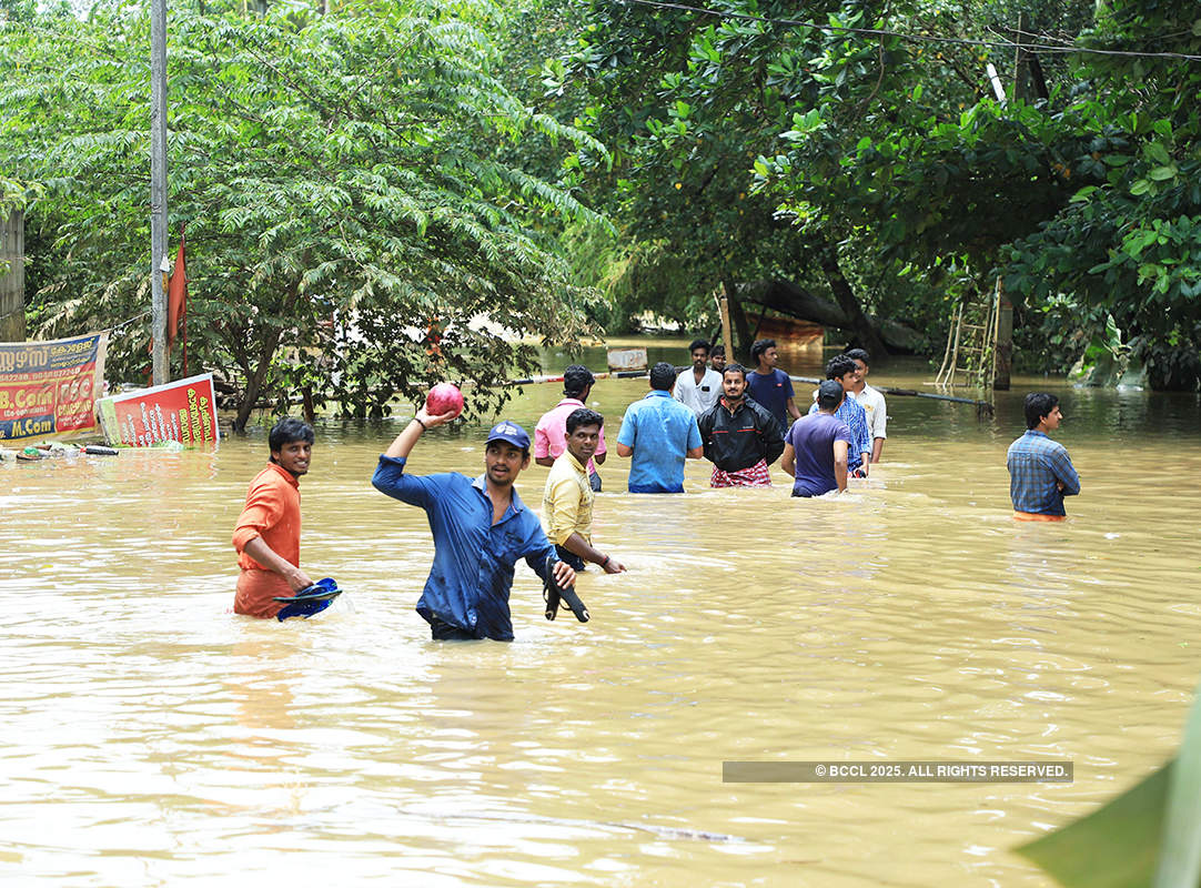 Kerala flood situation worsens, death toll reaches 324