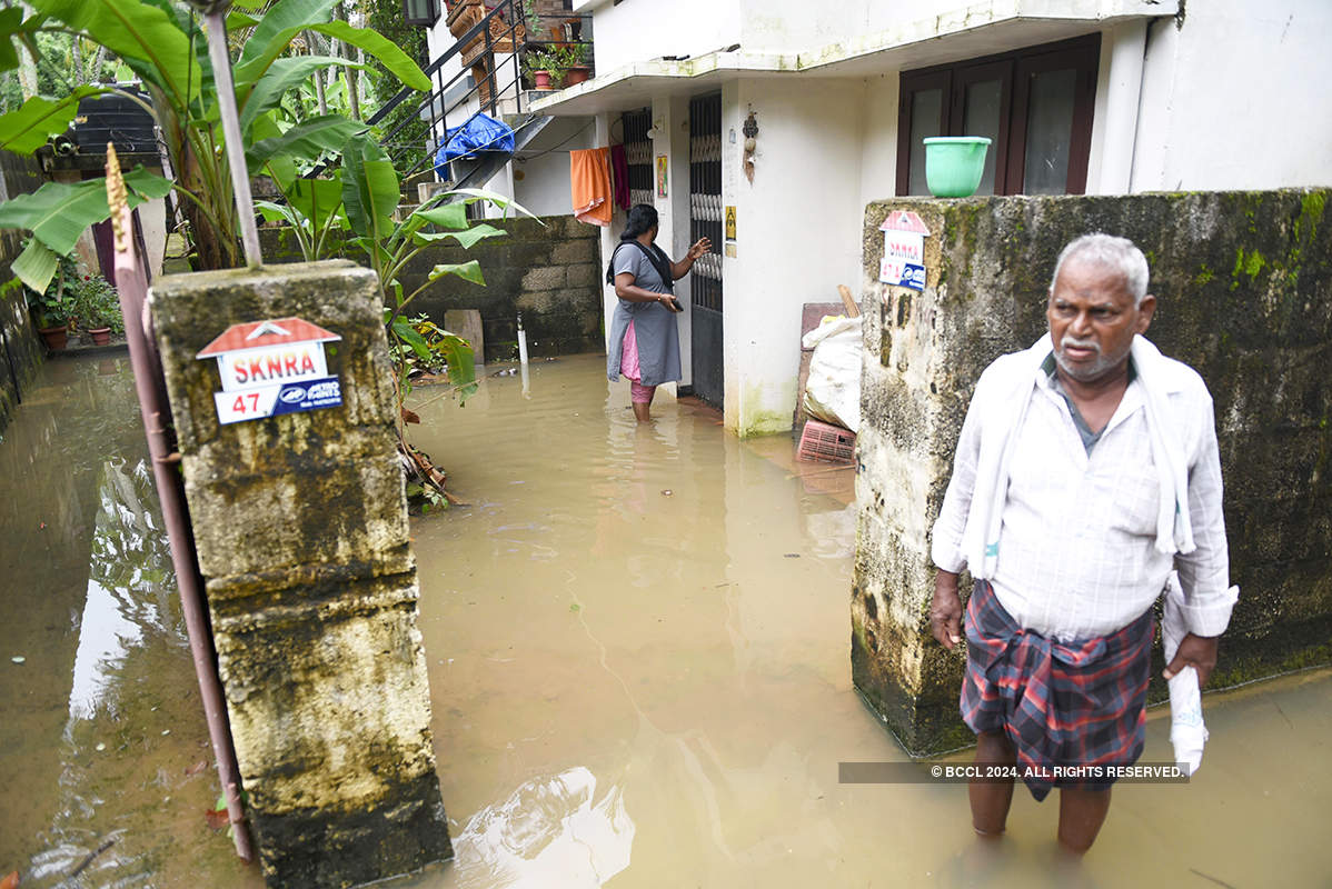 Kerala flood situation worsens, death toll reaches 324