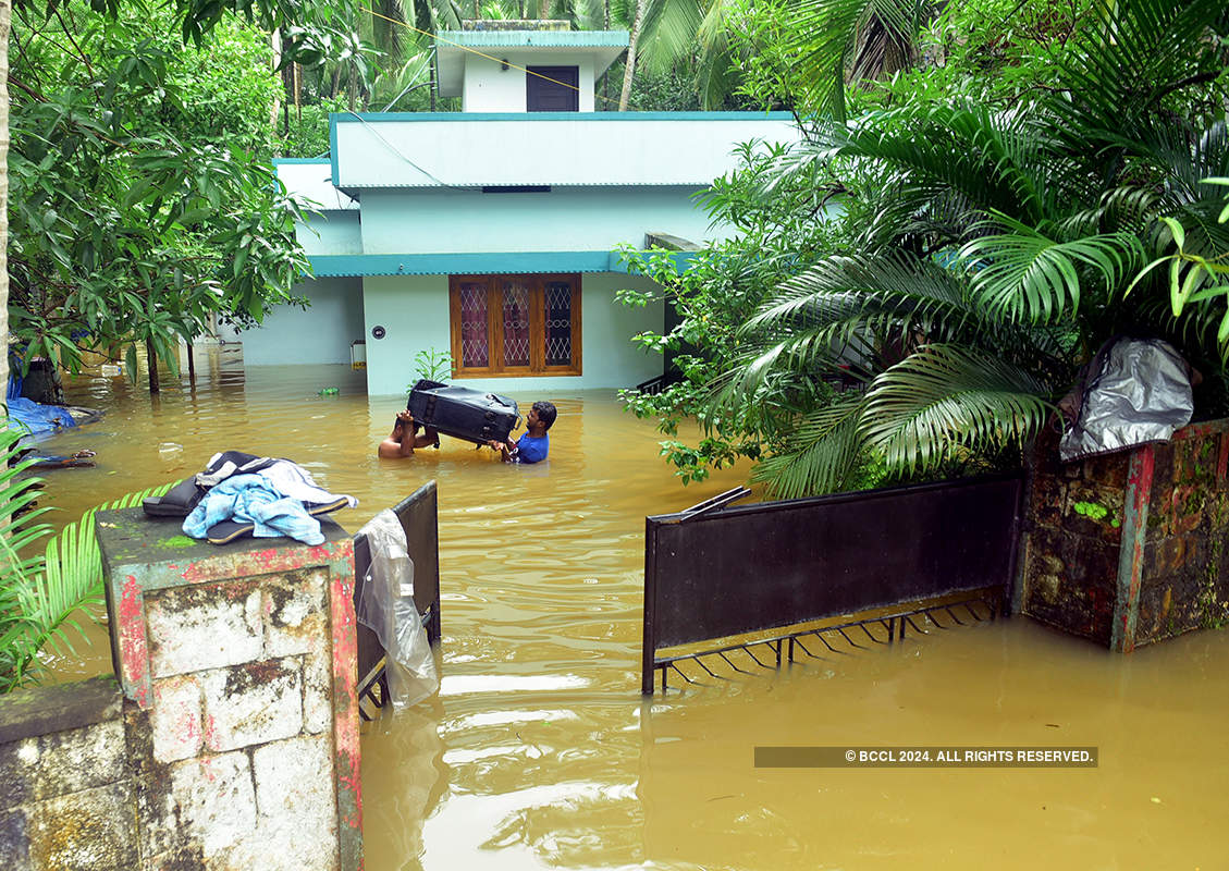 Kerala flood situation worsens, death toll reaches 324