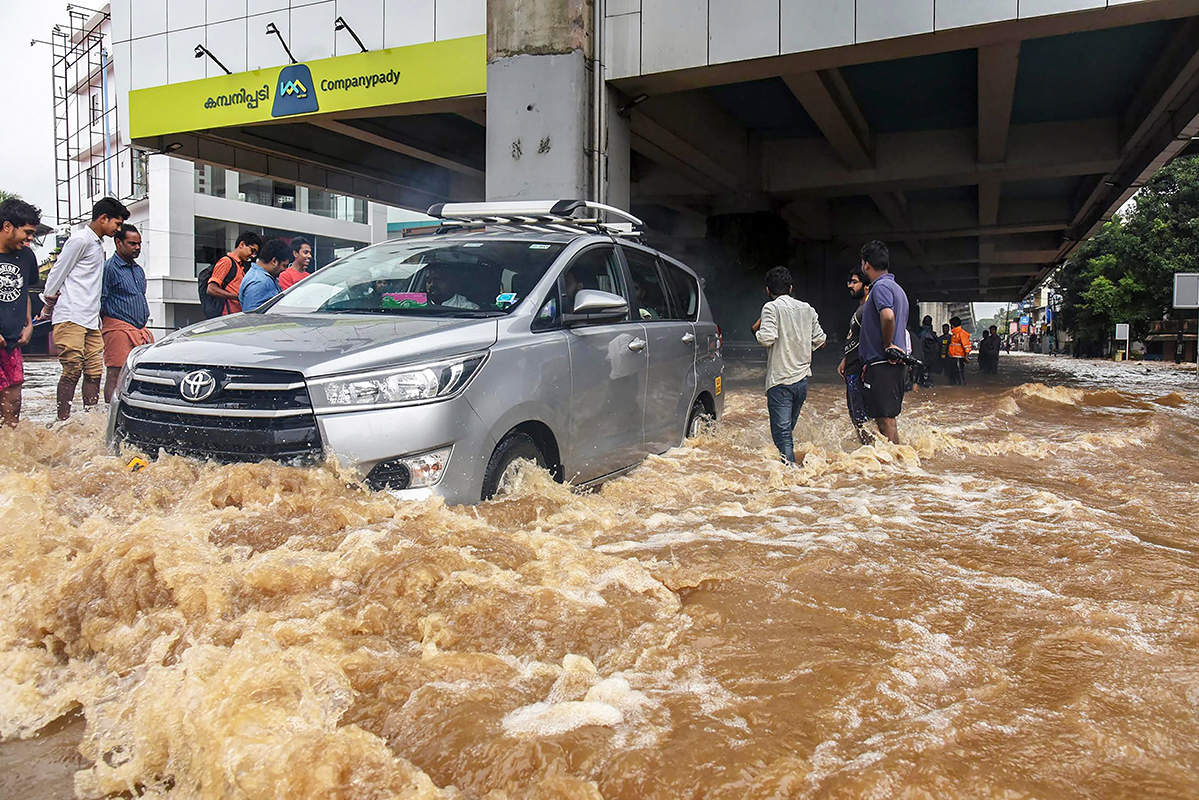 Kerala flood situation worsens, death toll reaches 324