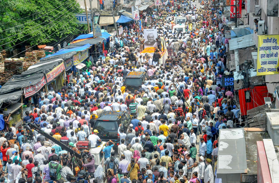 Vajpayee's ashes immersed in Ganga at Haridwar