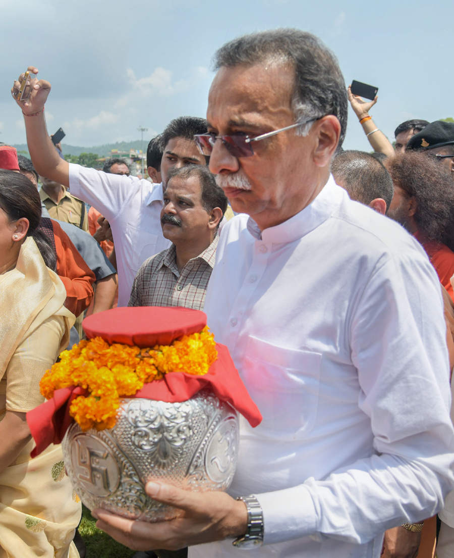 Vajpayee's ashes immersed in Ganga at Haridwar