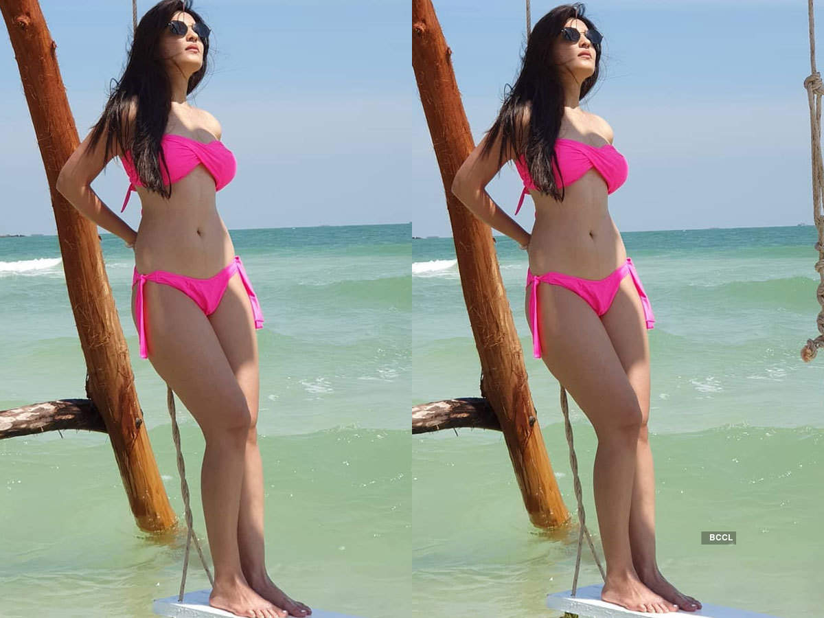 Jamai Raja fame Shiny Doshi is a true 'oceanholic' in this neon pink bikini