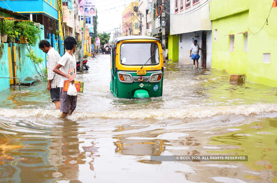 Heavy downpour lashes Vijayawada