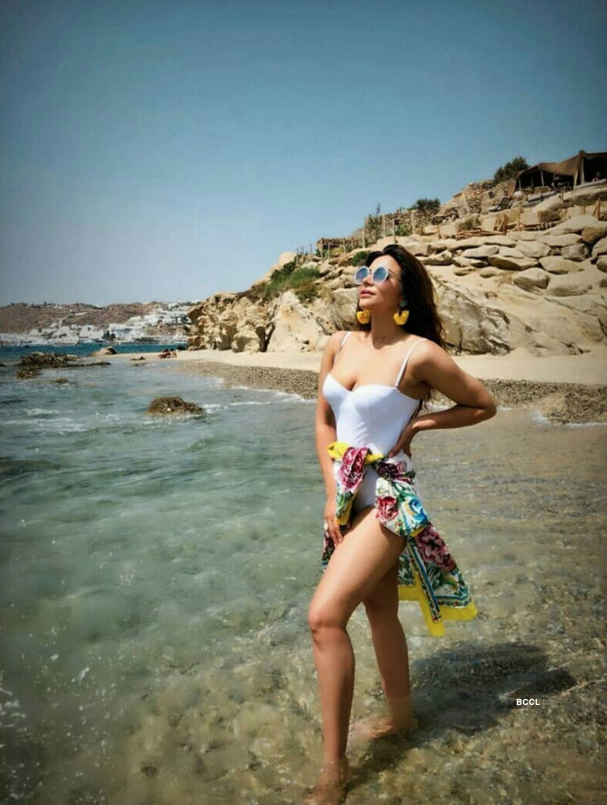 These beautiful holiday pictures of diva Shama Sikander are going viral…