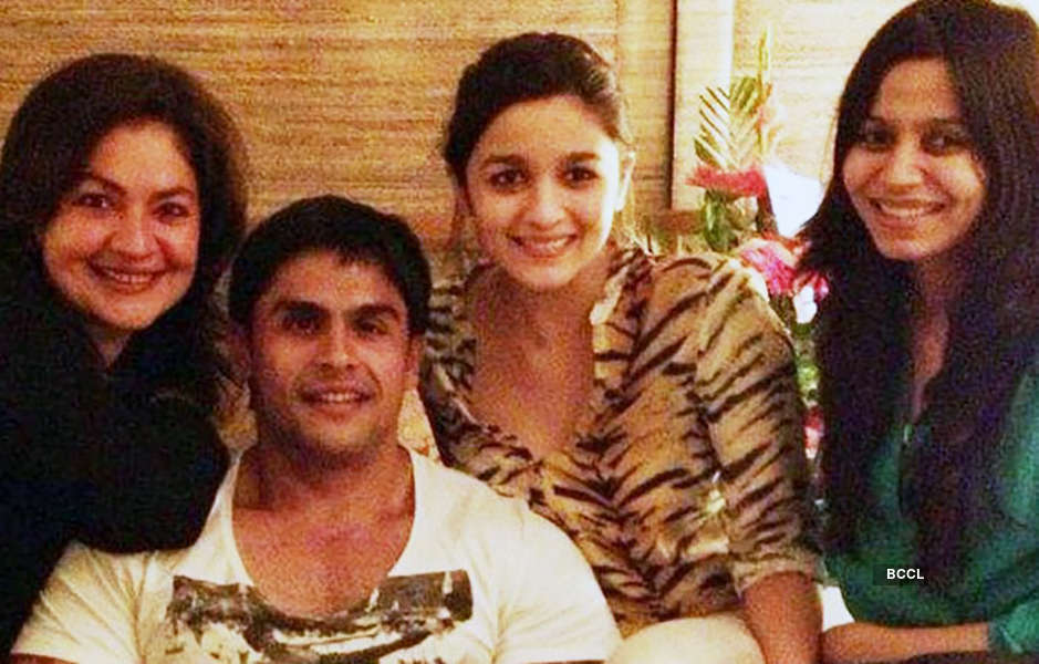 Candid pictures of Bollywood stars with their lesser known siblings