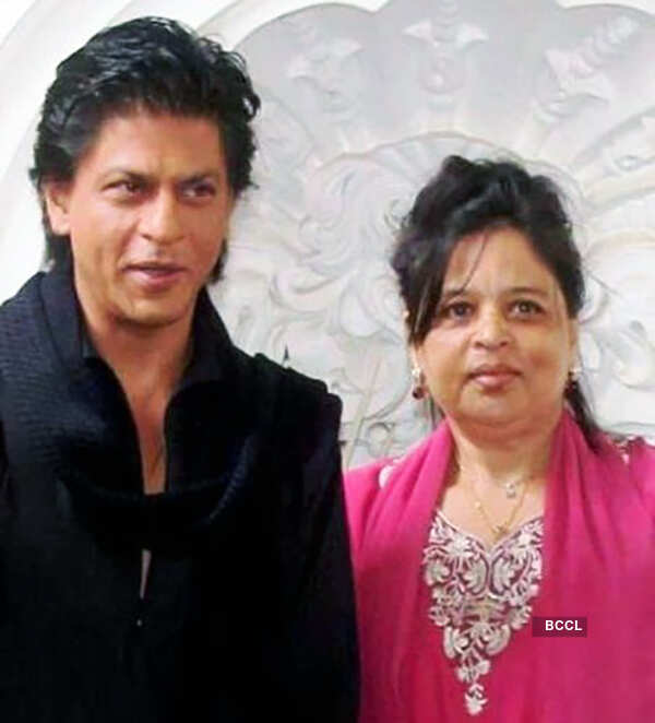 Шакрукхан биография и личная жизнь фото семьи Candid pictures of Bollywood stars with their lesser known siblings Pics Candid 